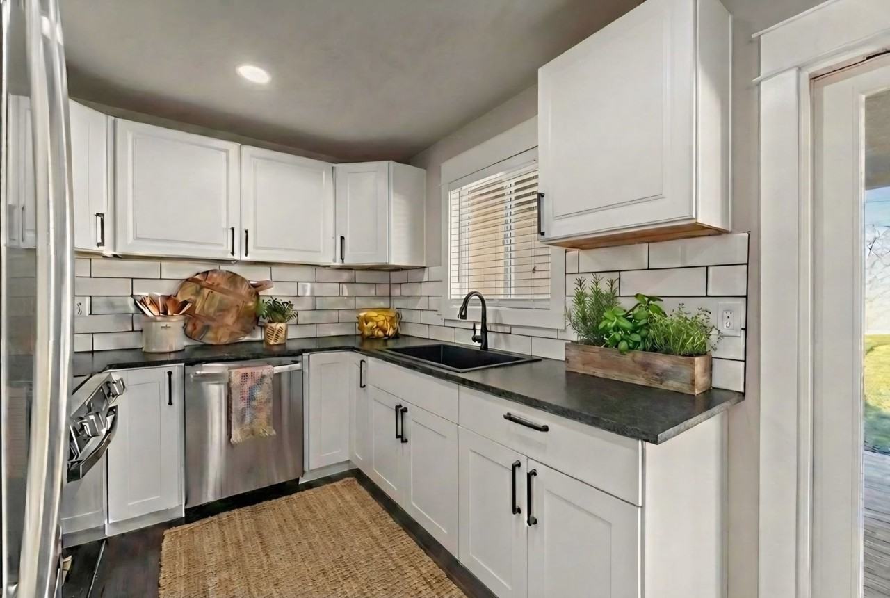 604 W Crest Dr - Photo 6 of 18