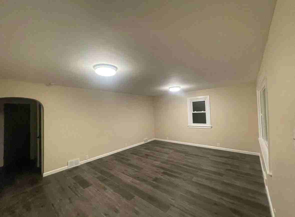 350 4th St - Photo 2 of 14