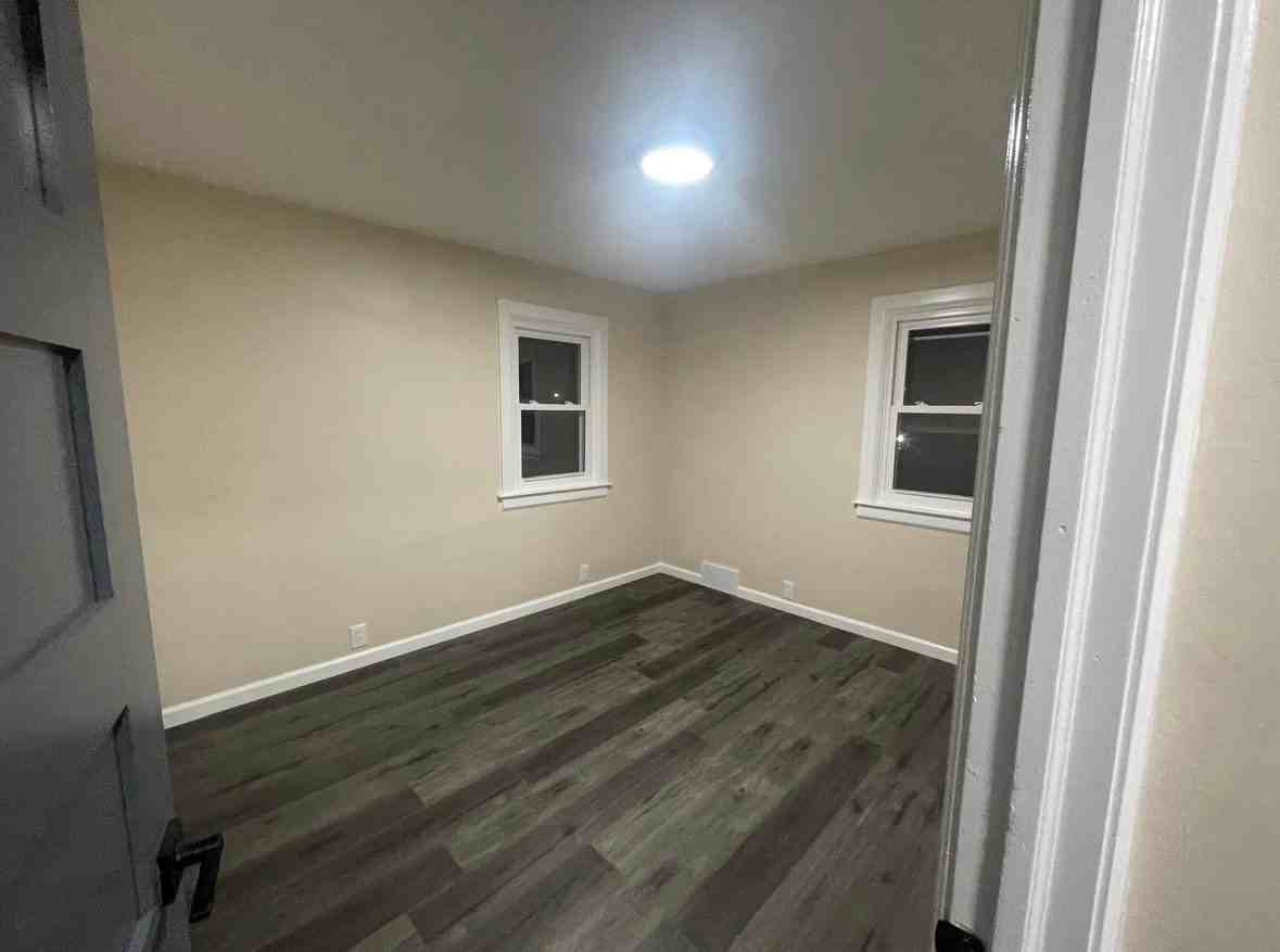 350 4th St - Photo 7 of 14