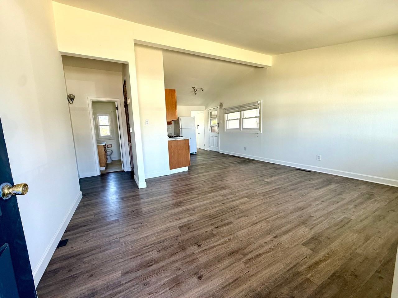 633 Windsor Ave - Photo 2 of 14