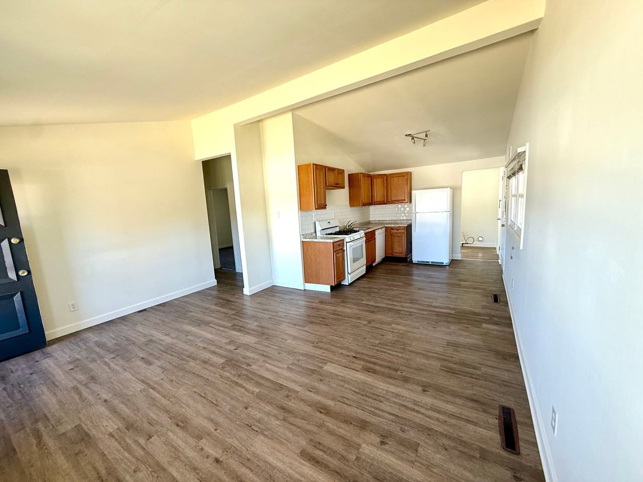 633 Windsor Ave - Photo 3 of 14