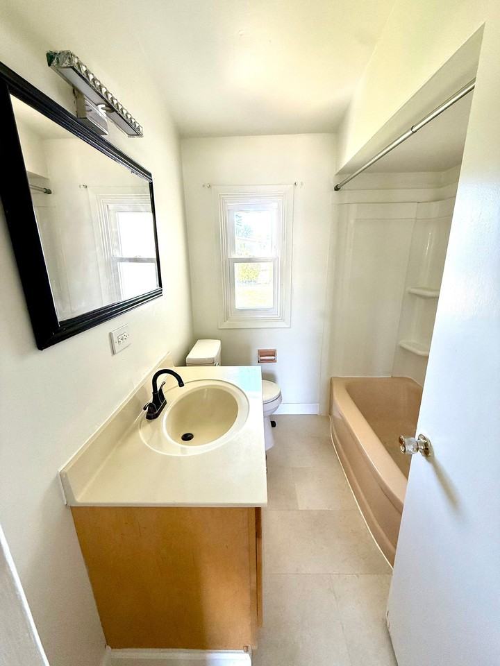 633 Windsor Ave - Photo 5 of 14