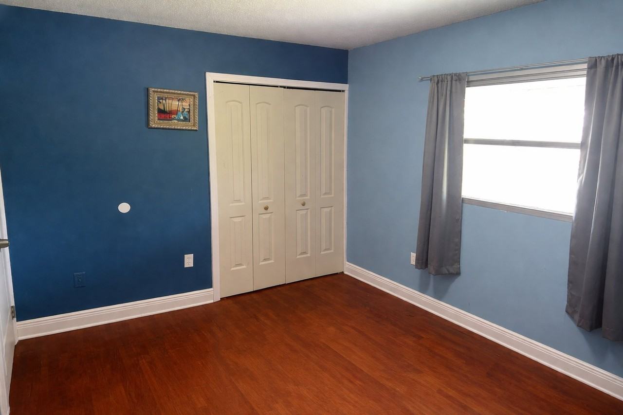 6119 Castlewood Ln - Photo 2 of 4