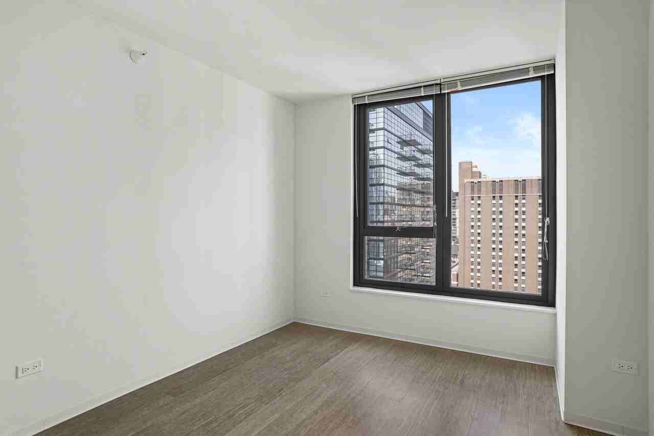 167 W Superior St - Photo 6 of 20