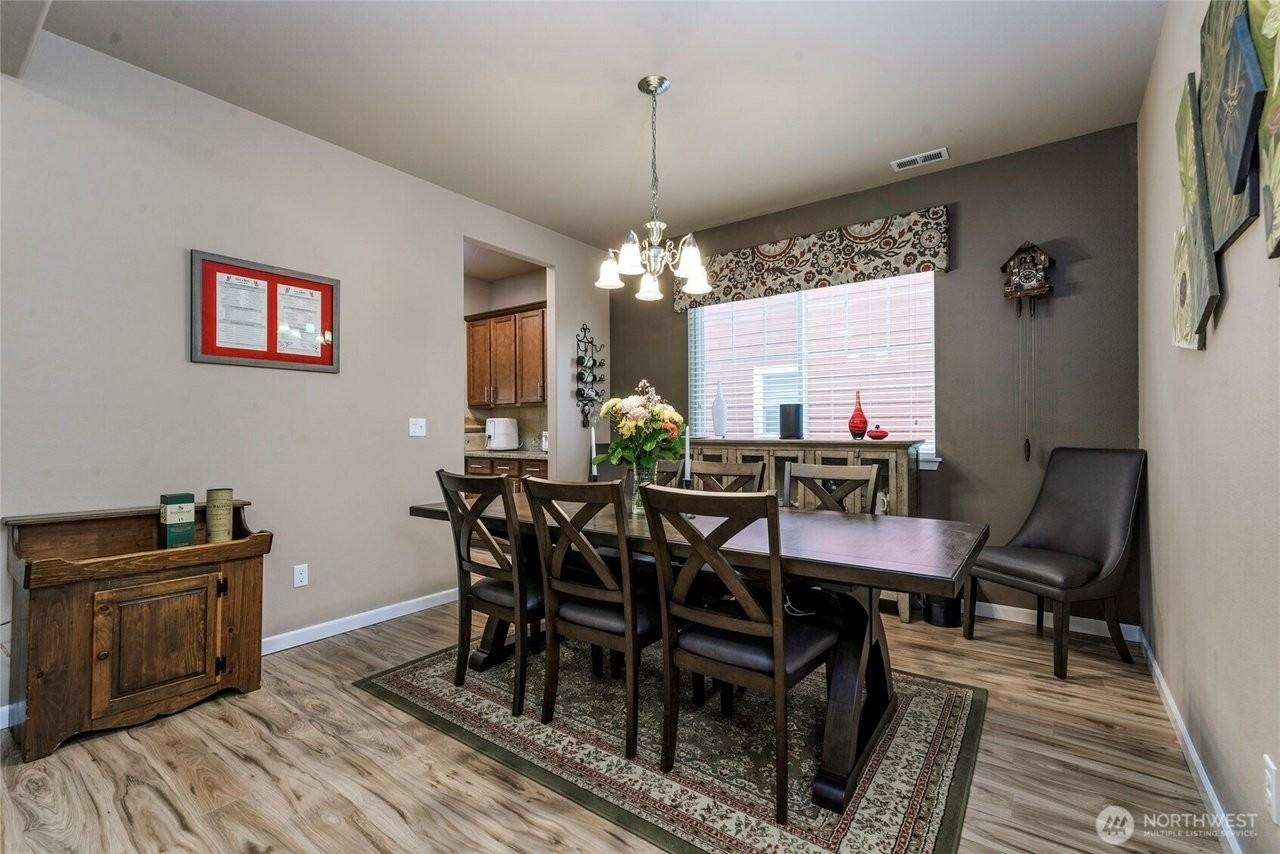 1438 Farina Loop Se - Photo 3 of 20