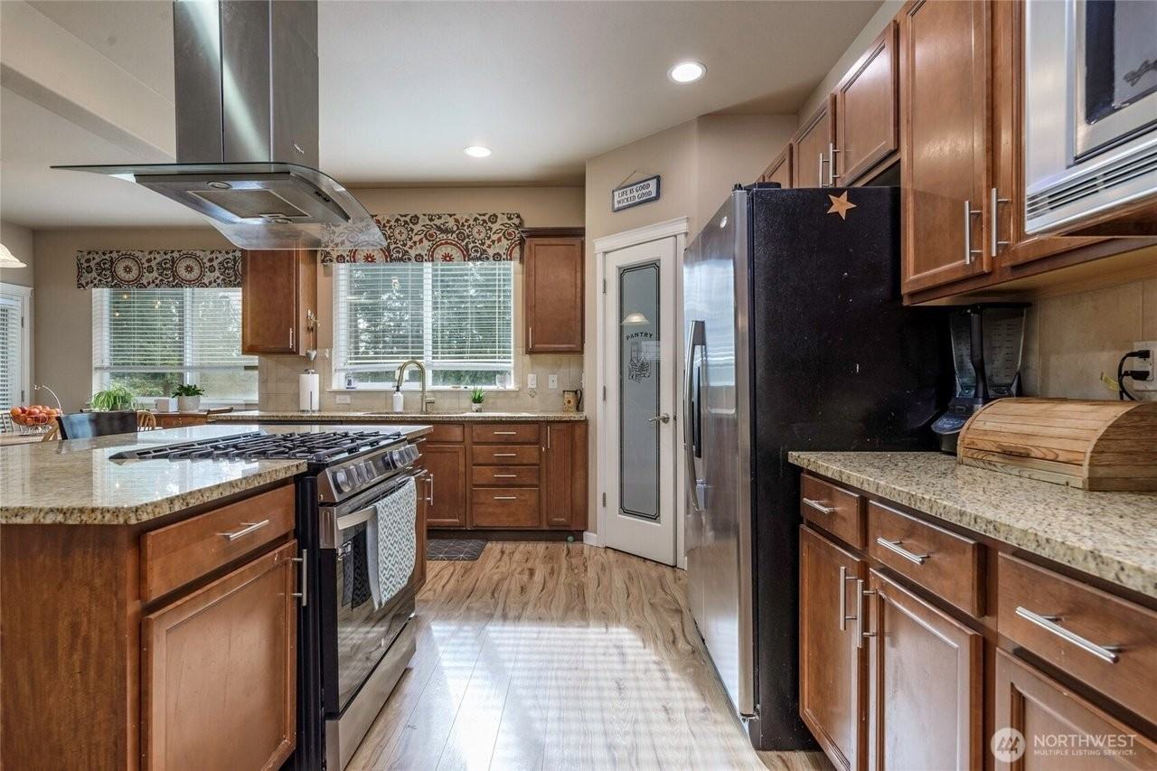 1438 Farina Loop Se - Photo 4 of 20