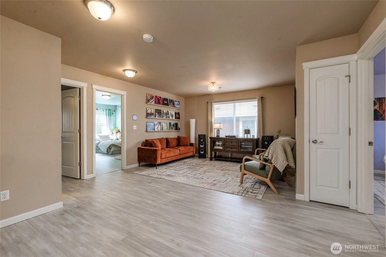 1438 Farina Loop Se - Photo 5 of 20