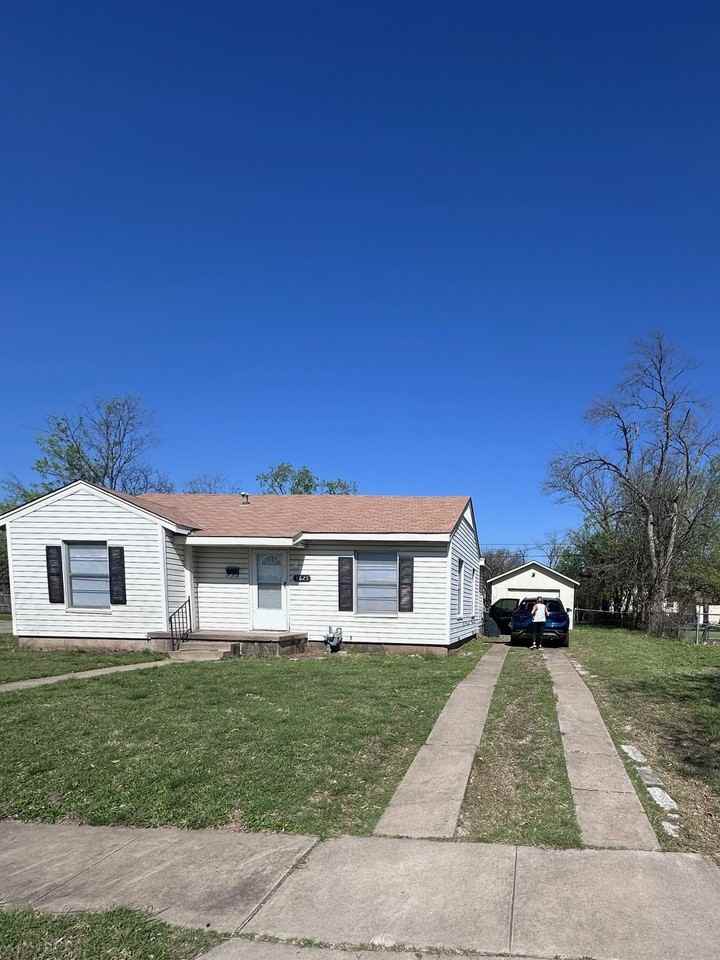 3625 Maple Ave - Photo 2 of 11