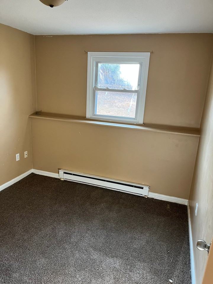 1038 Liberty St - Photo 4 of 6