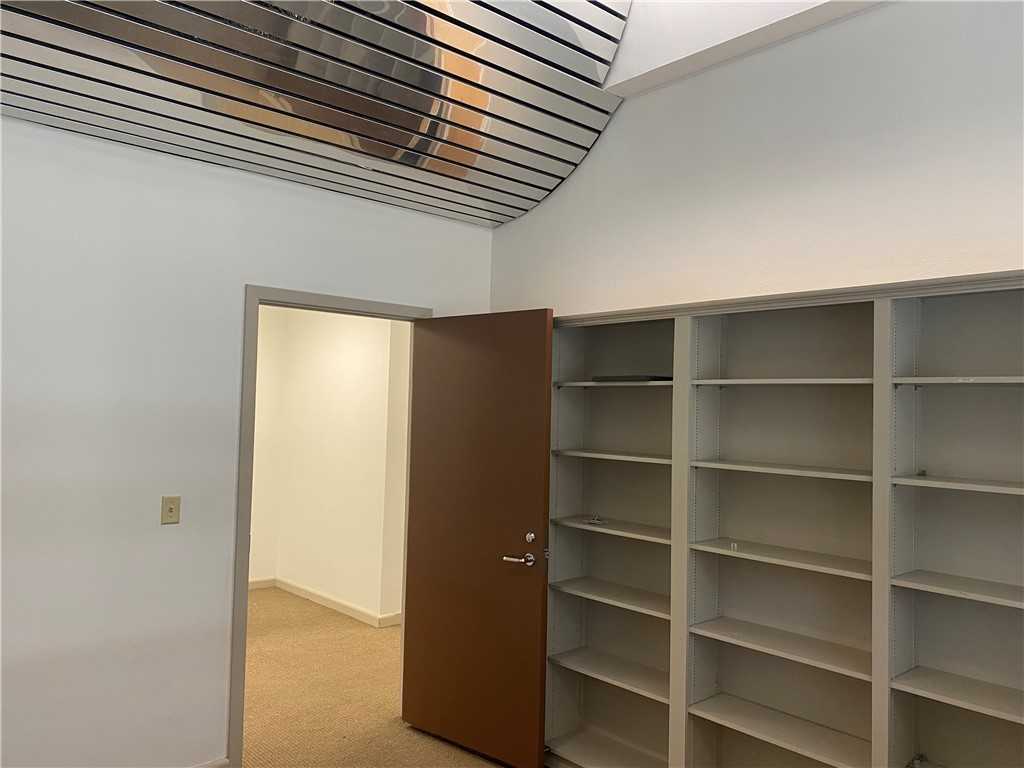 921 N Chaparral St #100 - Photo 5 of 8