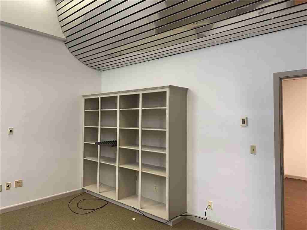 921 N Chaparral St #100 - Photo 6 of 8