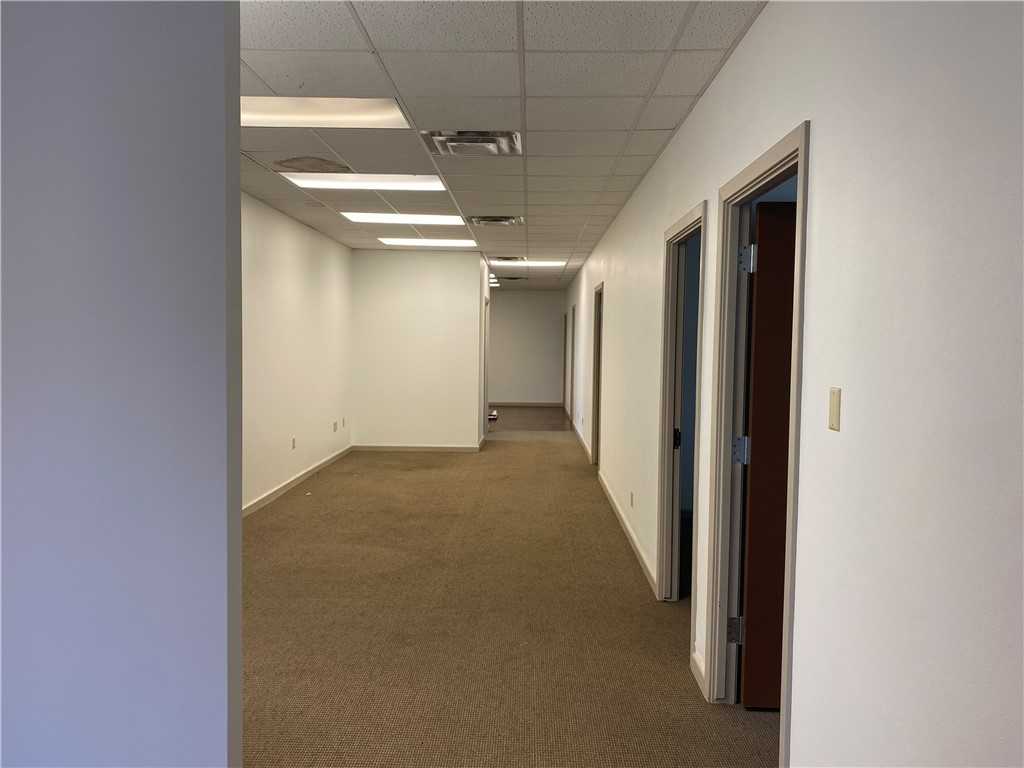 921 N Chaparral St #100 - Photo 7 of 8