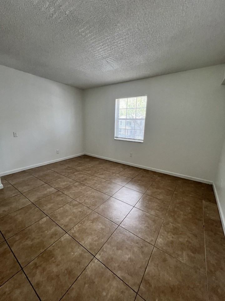 138 Lewfield Cir - Photo 5 of 28