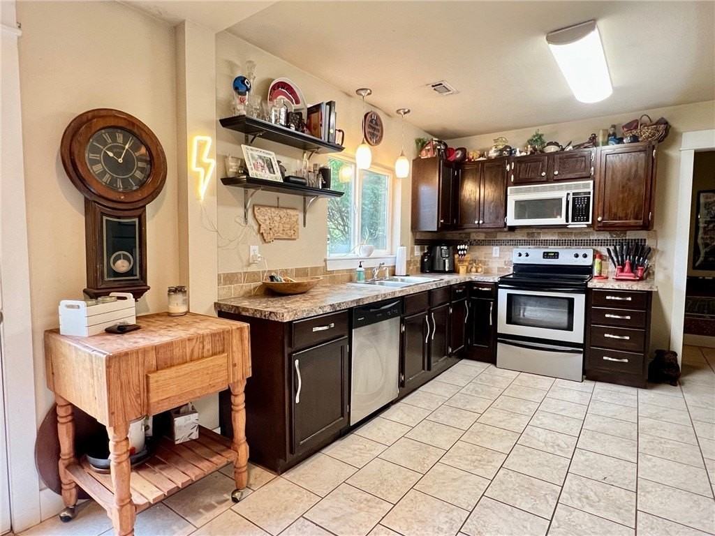 628 N Mission Blvd #A - Photo 7 of 12