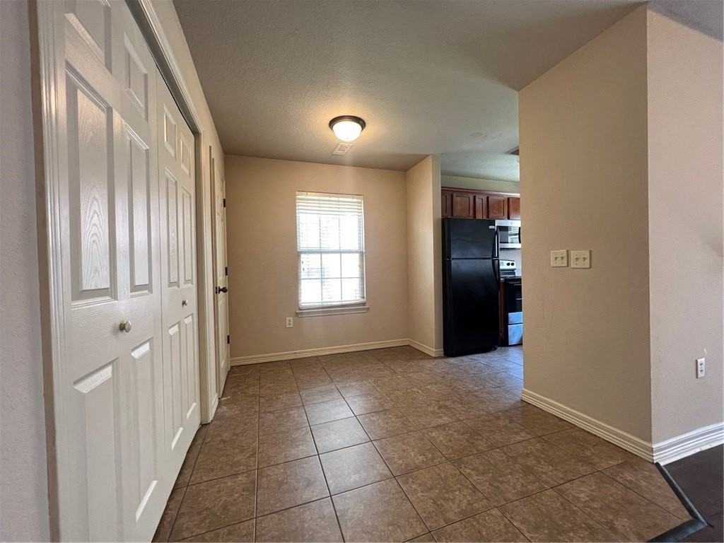 1787 N Chestnut Ave - Photo 2 of 12