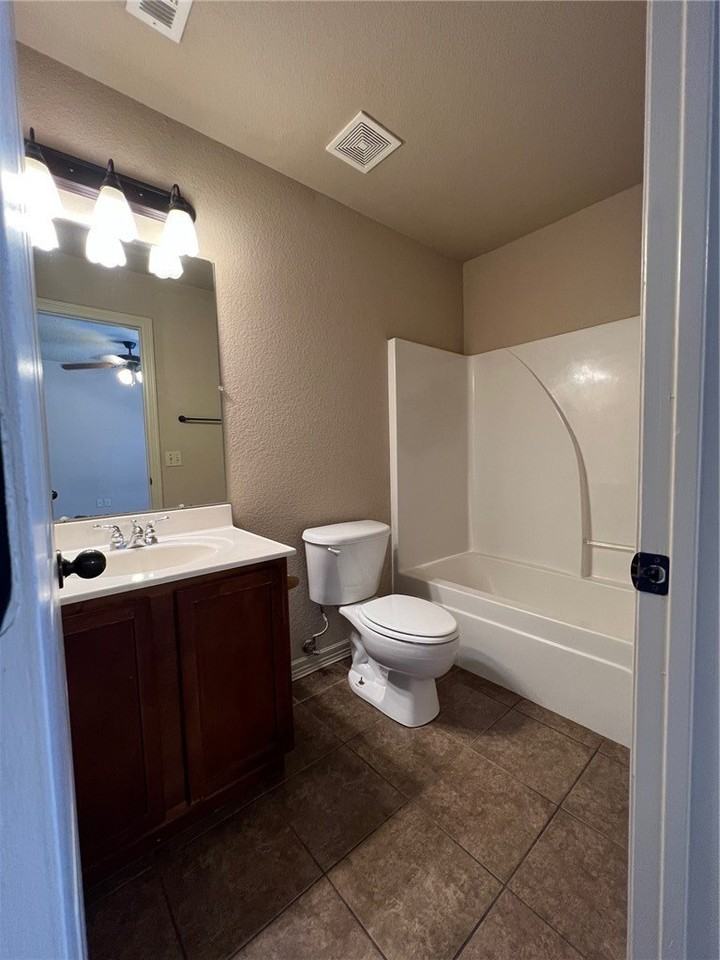 1787 N Chestnut Ave - Photo 5 of 12