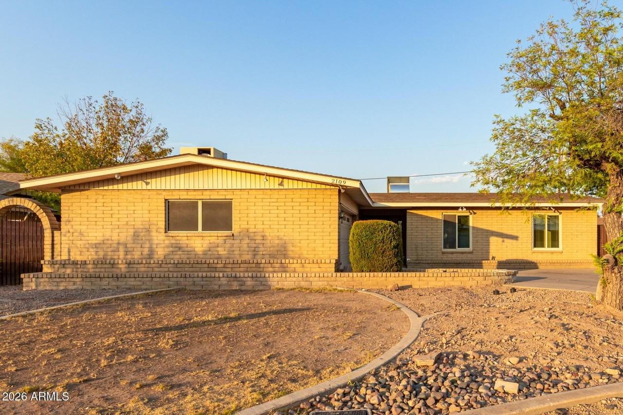 2109 S Stanley Pl - Photo 2 of 42