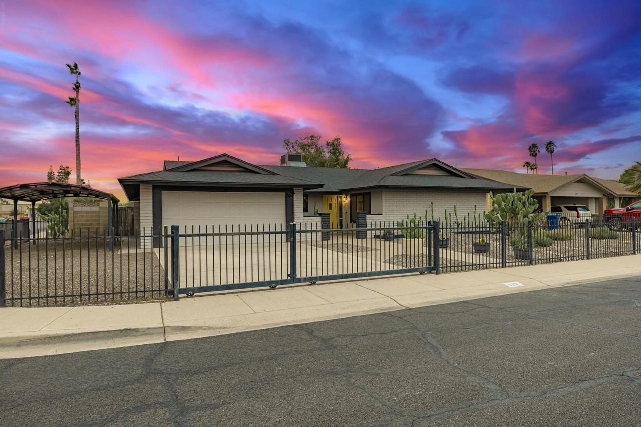 617 E Ellis Dr - Photo 3 of 50