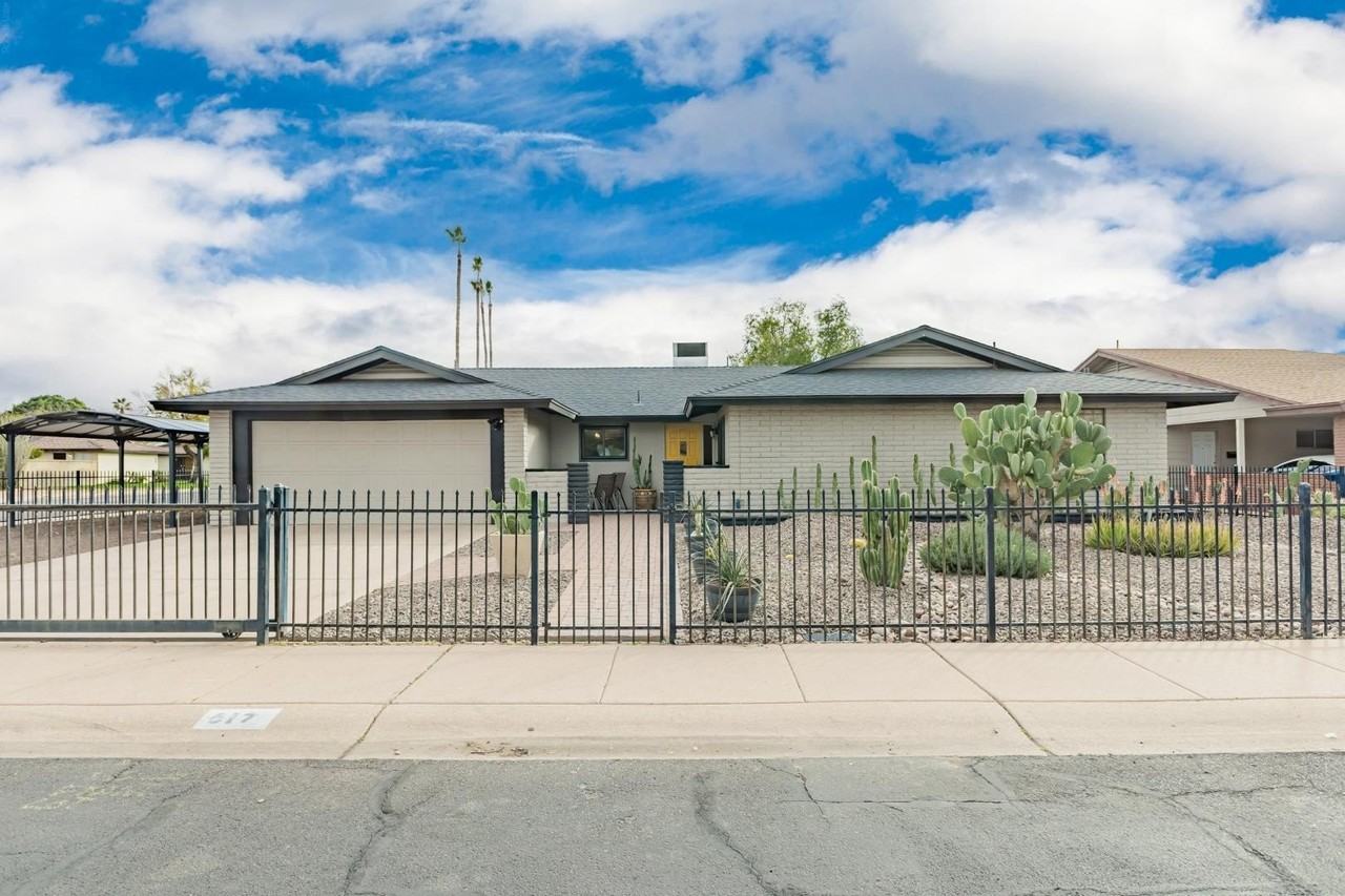 617 E Ellis Dr - Photo 4 of 50