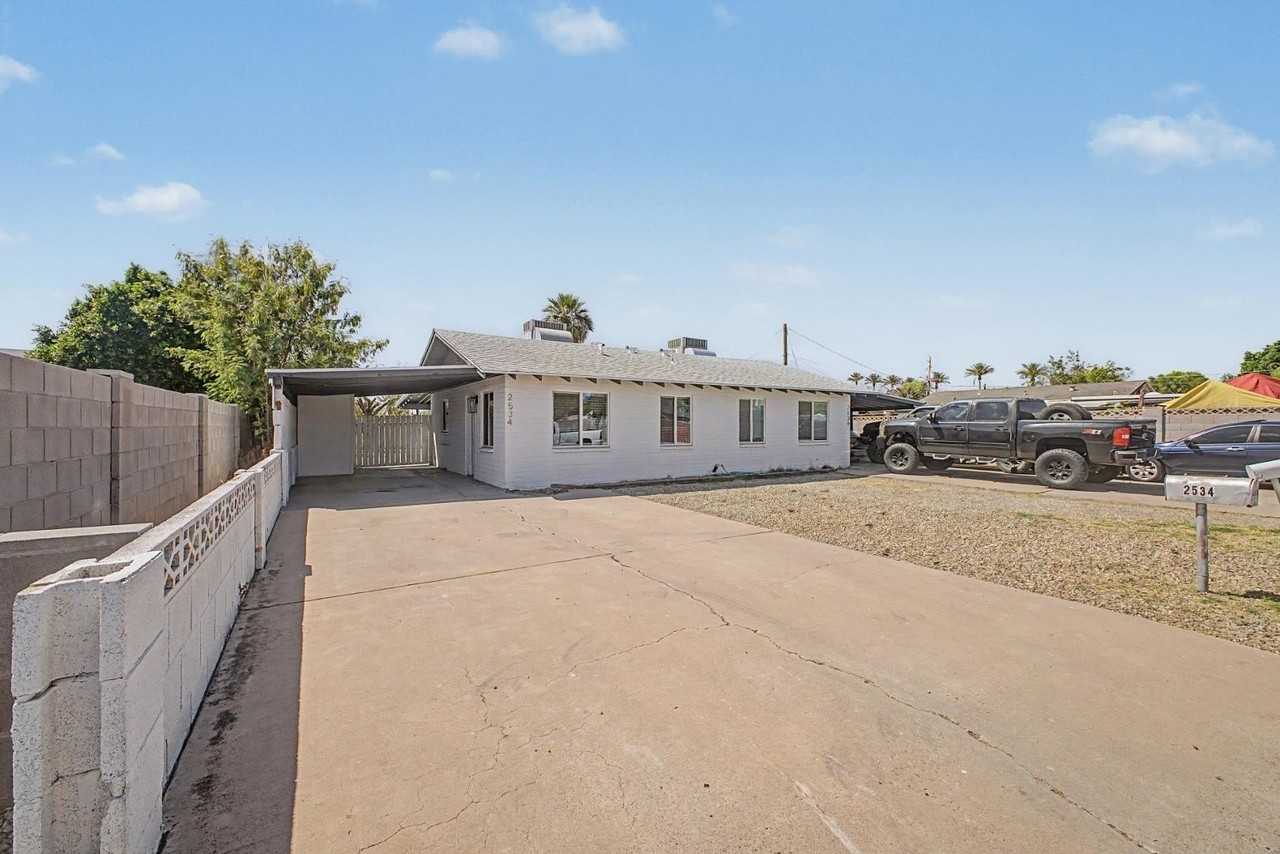 2534 N 28th St - Photo 3 of 33