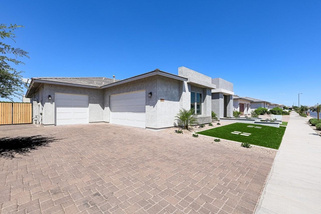 23060 E Sonoqui Blvd - Photo 3 of 39