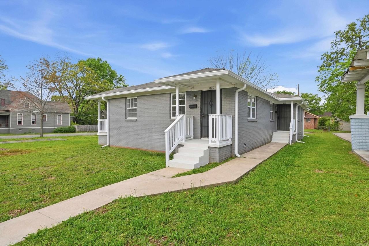 1320 S Summit St - Photo 2 of 15