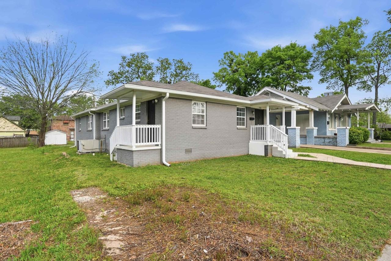 1320 S Summit St - Photo 3 of 15