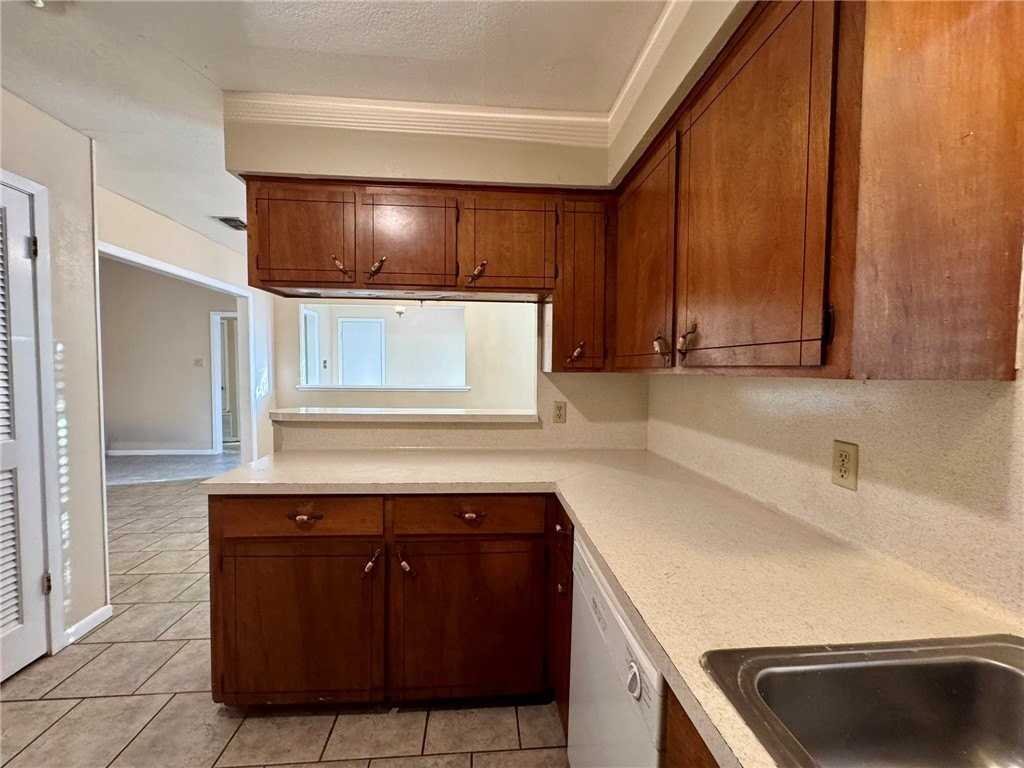 6210 Brewton Dr - Photo 5 of 11