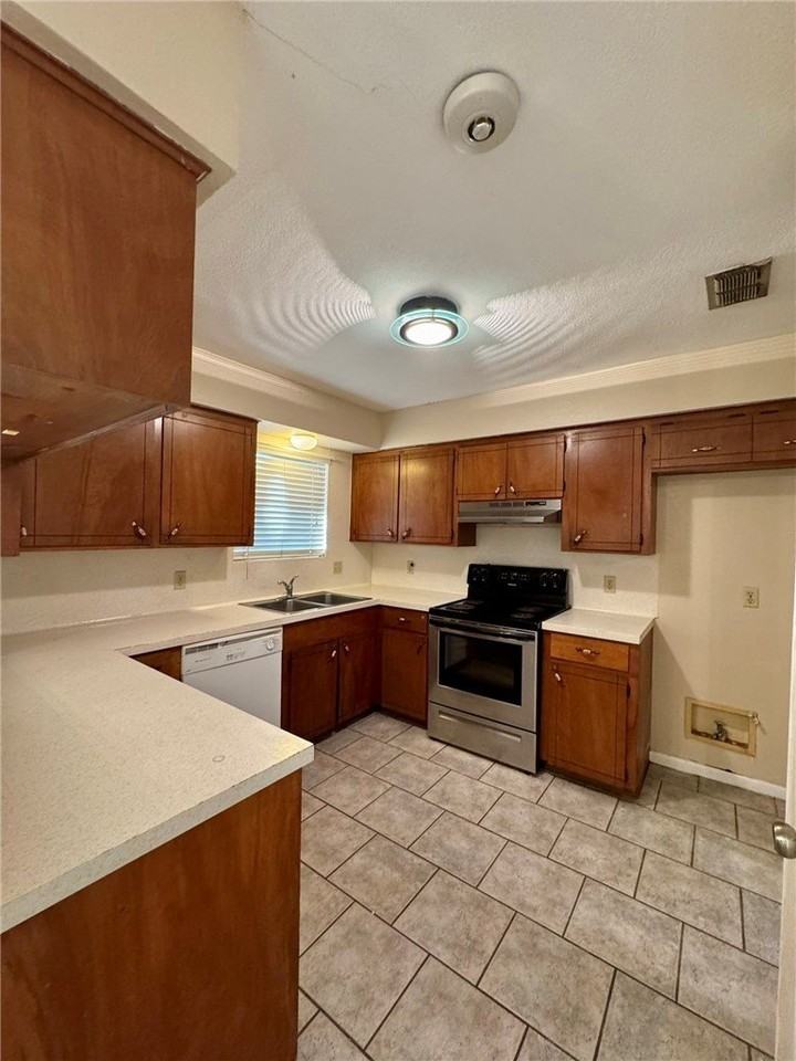 6210 Brewton Dr - Photo 6 of 11