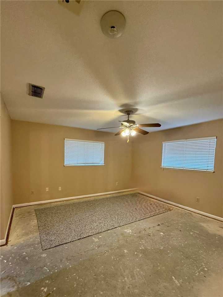 6210 Brewton Dr - Photo 7 of 11