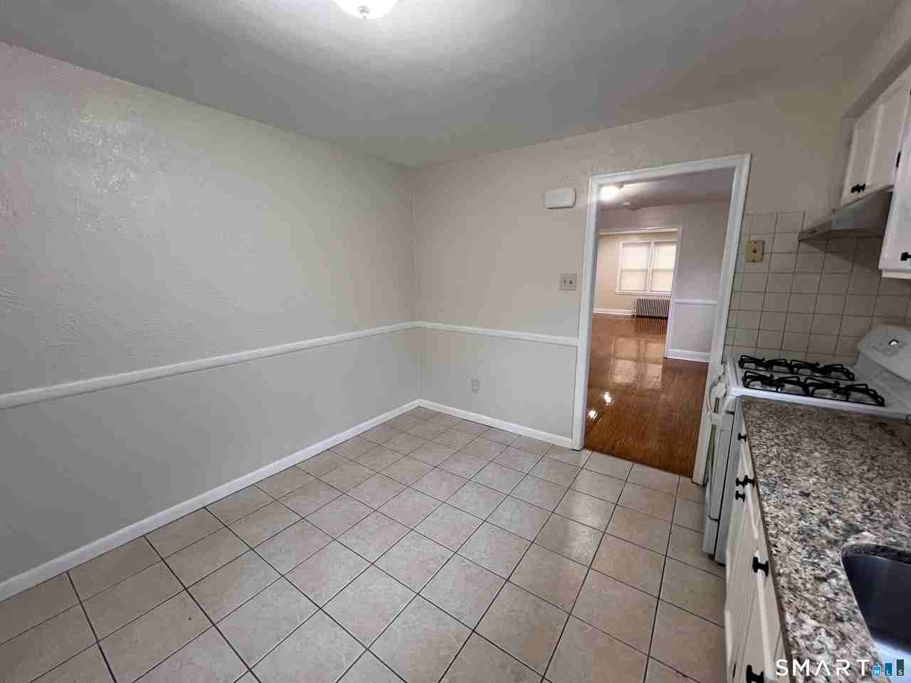 62 Lincoln Ave 2nd Fl - Photo 7 of 21