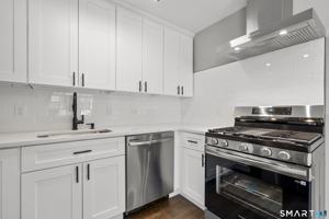 featured image of 105 Richmond Hill Ave Unit 2