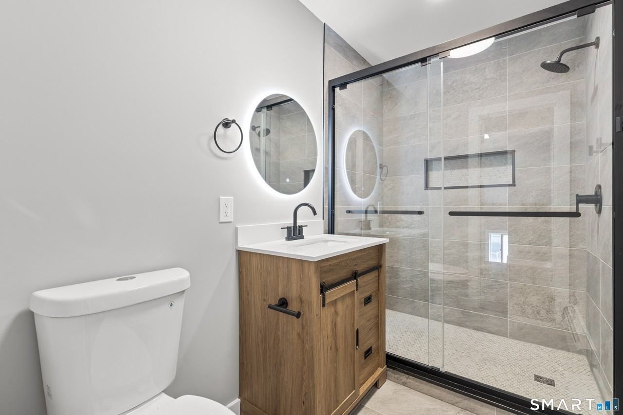 105 Richmond Hill Ave Unit 2 - Photo 5 of 17