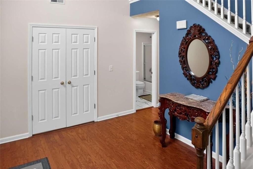 905 Pownal Ln - Photo 2 of 19