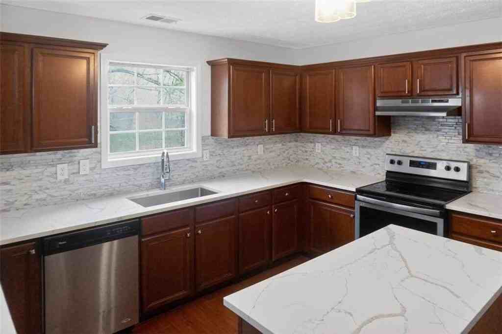 905 Pownal Ln - Photo 4 of 19