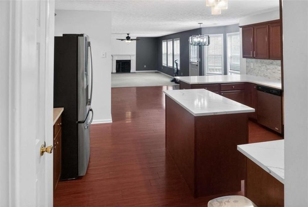 905 Pownal Ln - Photo 7 of 19