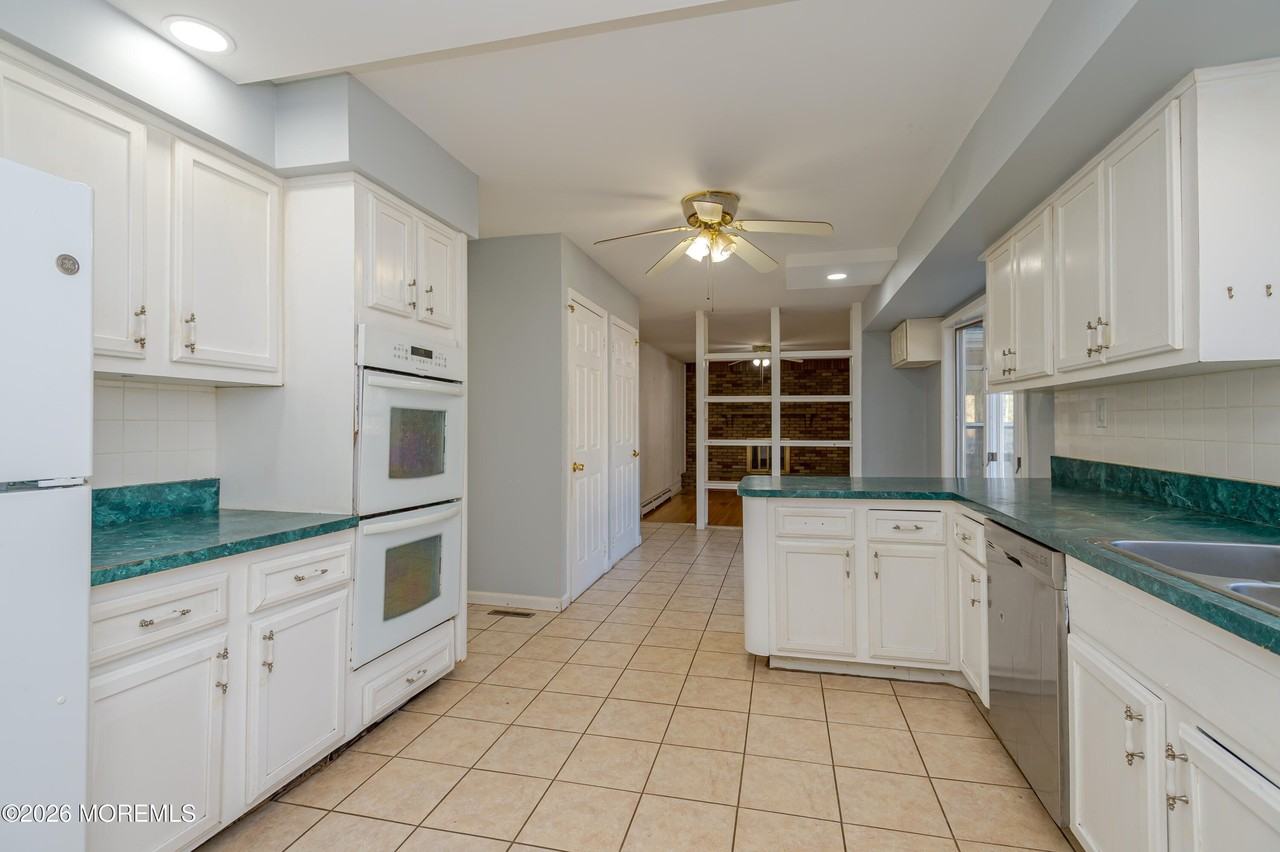 878 Green Valley Rd - Photo 4 of 28