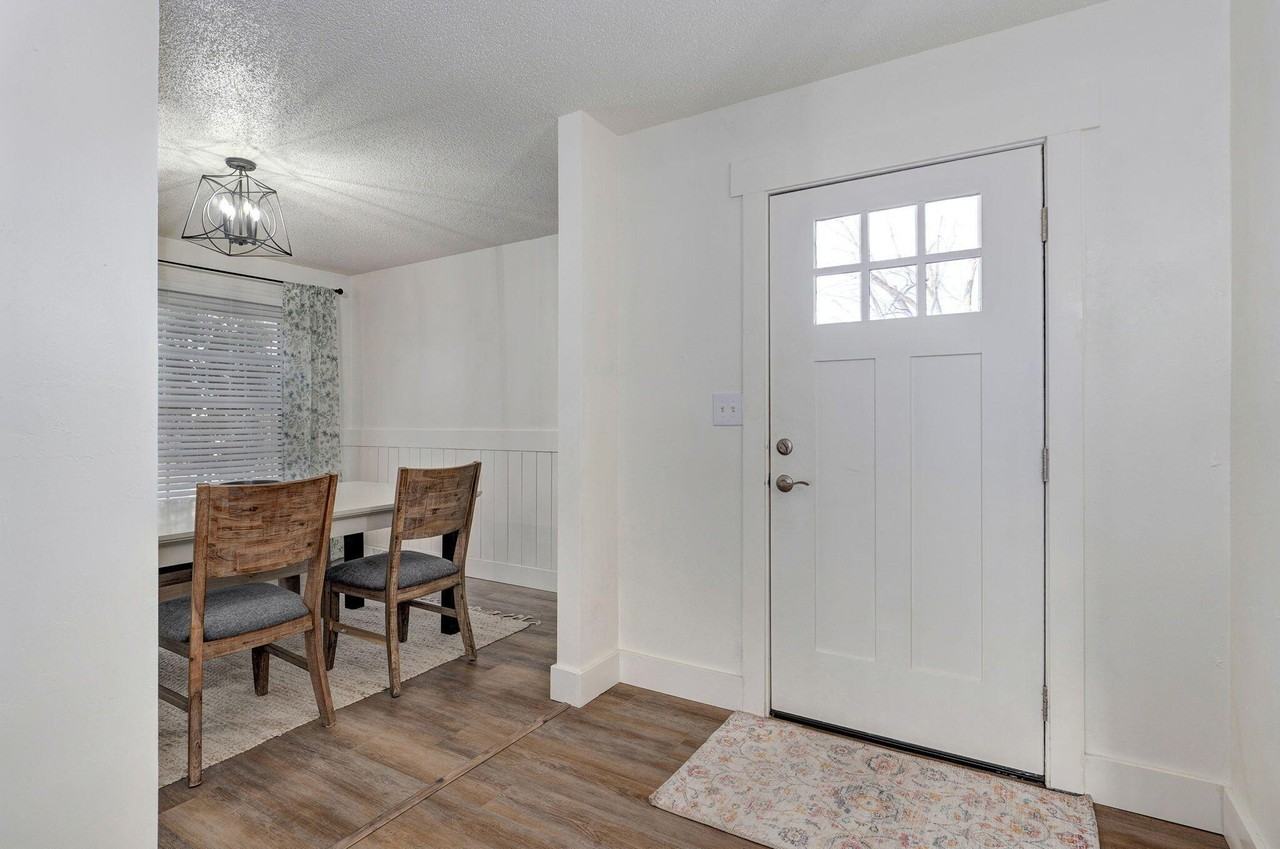 4094 S Eaton Ave - Photo 6 of 33