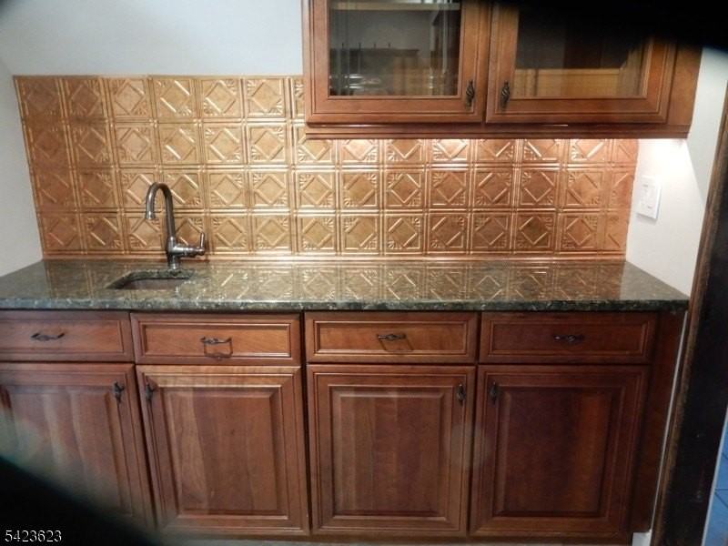 418 Washington St - Photo 7 of 20