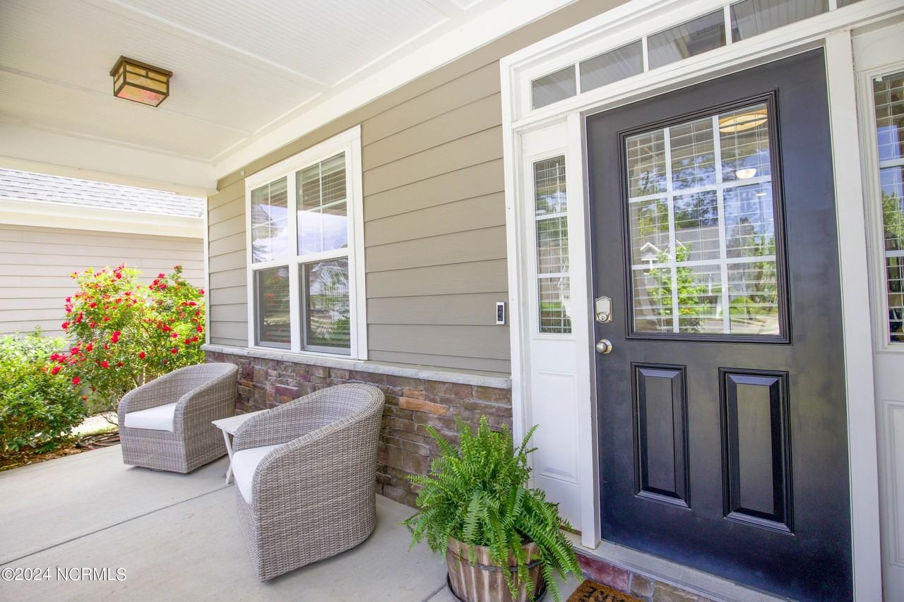 144 Moultrie Ln - Photo 2 of 50