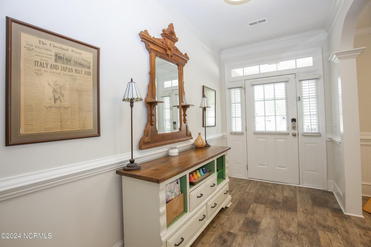 144 Moultrie Ln - Photo 3 of 50