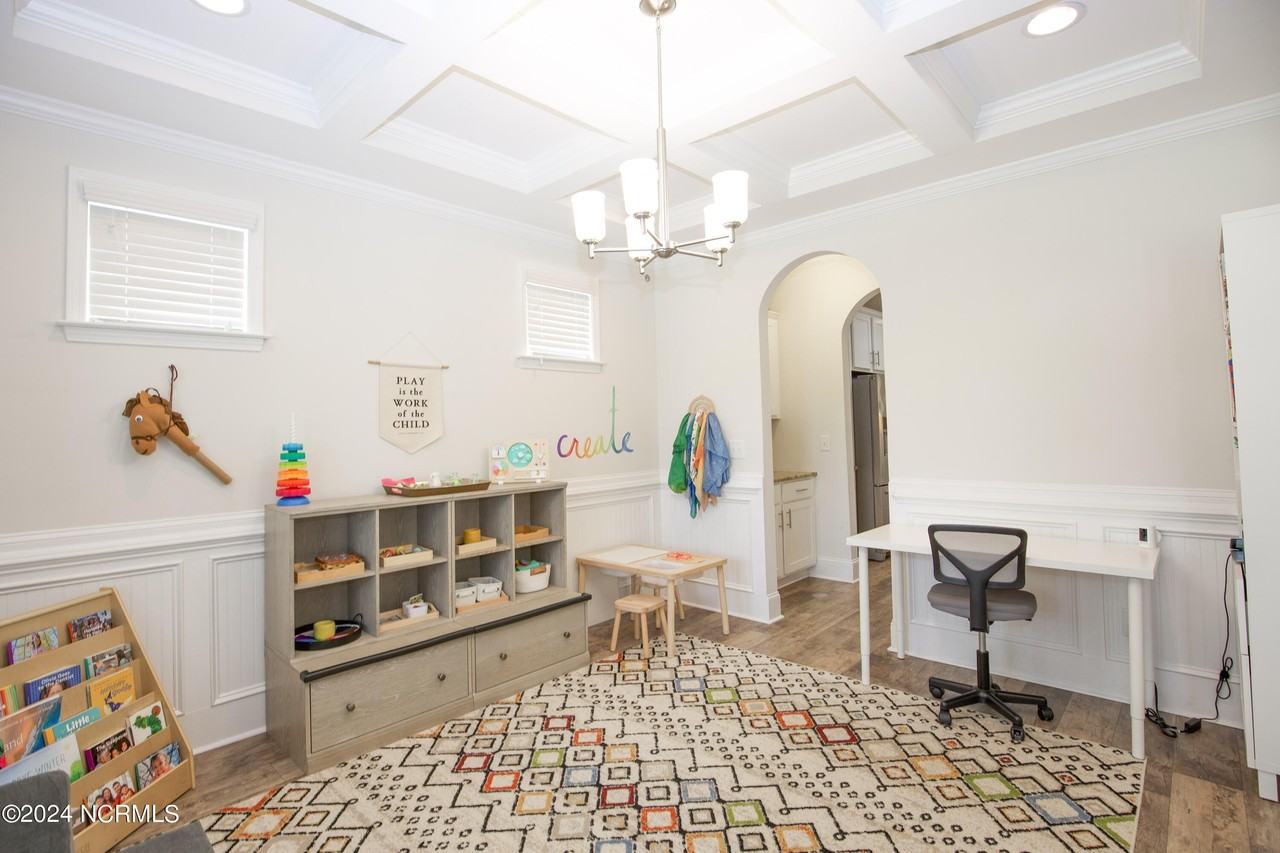 144 Moultrie Ln - Photo 5 of 50