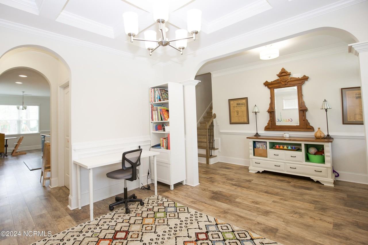 144 Moultrie Ln - Photo 6 of 50