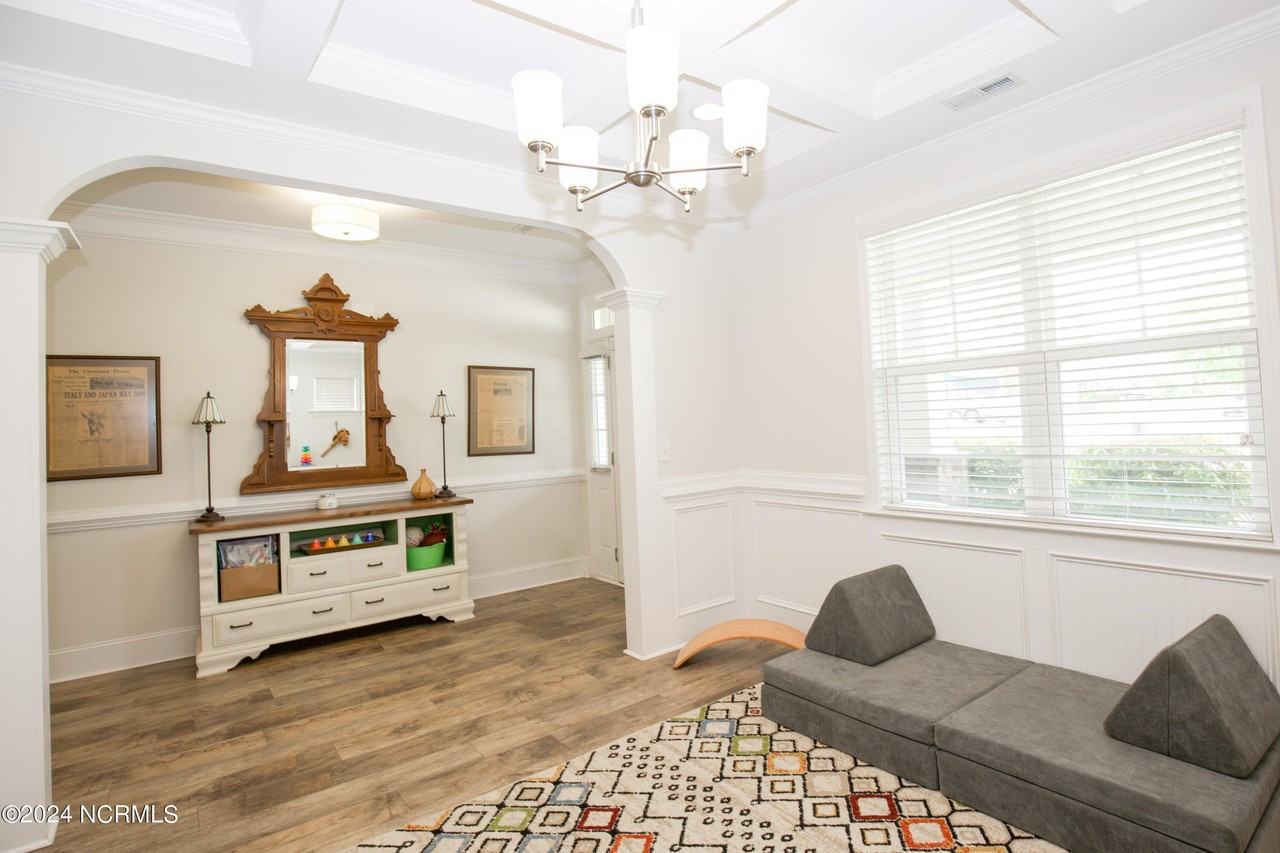 144 Moultrie Ln - Photo 7 of 50