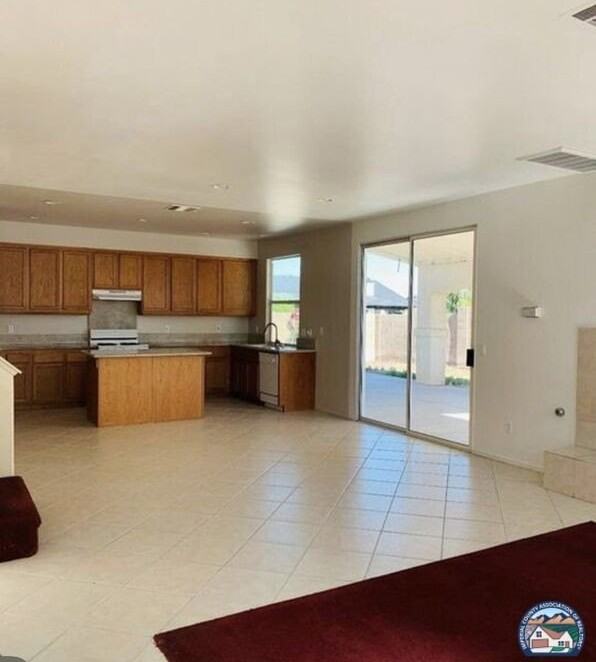 218 Mazatlan Dr - Photo 4 of 10