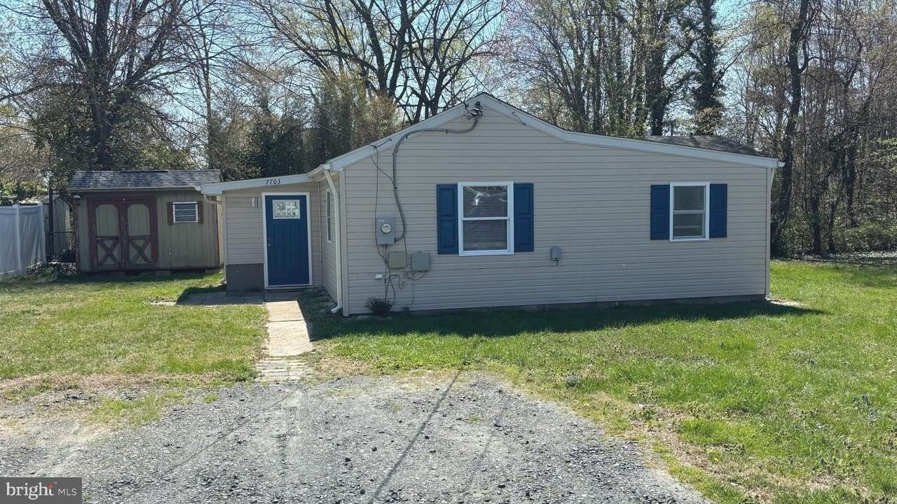 7703 Dover Rd - Photo 3 of 25