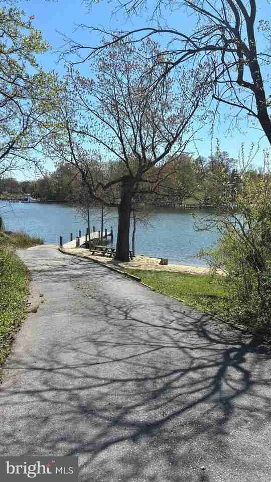 7703 Dover Rd - Photo 4 of 25