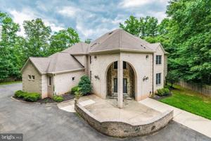 featured image of 18 Nantucket Ct