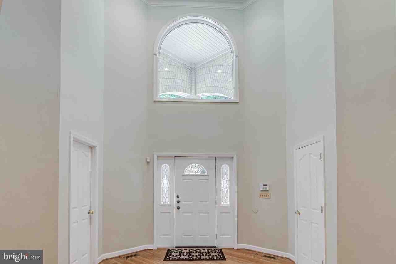 18 Nantucket Ct - Photo 2 of 37