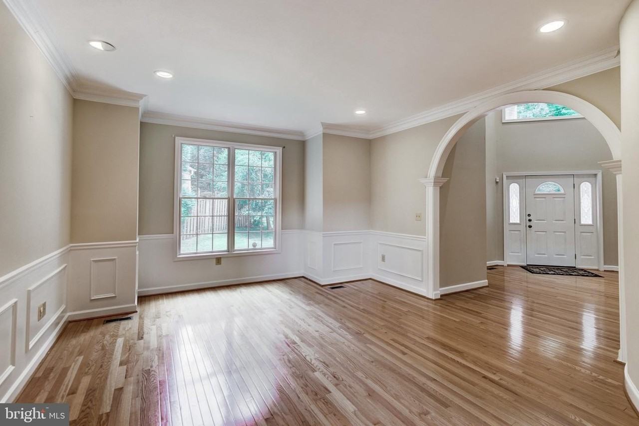 18 Nantucket Ct - Photo 6 of 37